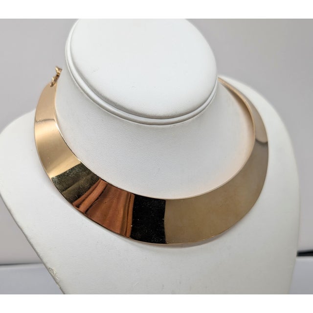 1971 goldtone collar necklace with chain at the back and hook clasp. Marked crown "TRIFARI" on the hook. Measures: 5 1/2...