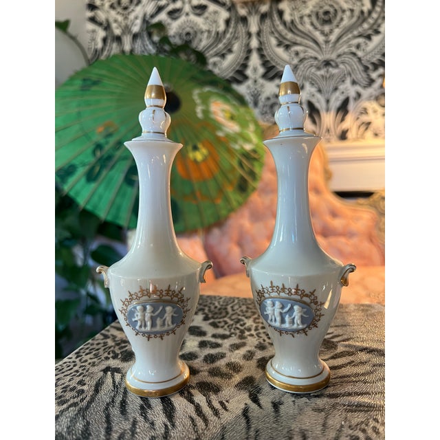 Mid-Century Modern 1970s Pair of Wedgwood Perfume Bottles With Blue and Gold Accents For Sale - Image 3 of 7
