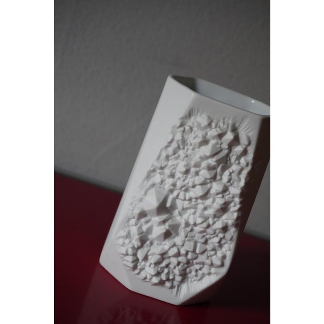 Vintage German Vase in Biscuit Porcelain from AK Kaiser, 1960s For Sale - Image 4 of 6