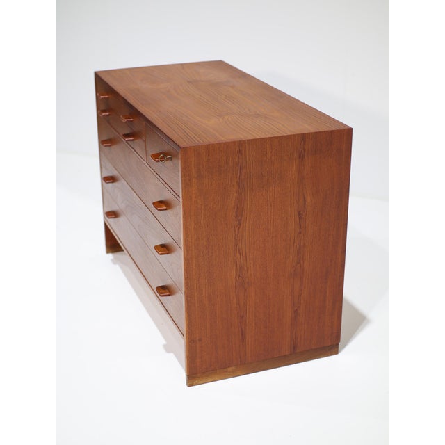 Wood RY16 Chest of Drawers in Teak by Hans J. Wegner for Ry Møbler, Denmark, 1958 For Sale - Image 7 of 15