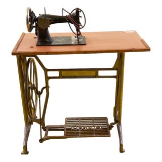 Vintage Sewing Machine from Singer For Sale
