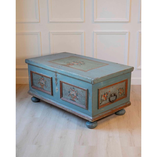 Early 19th-Century Alpine Painted Chest in Fir with Floral Decoration For Sale - Image 4 of 14