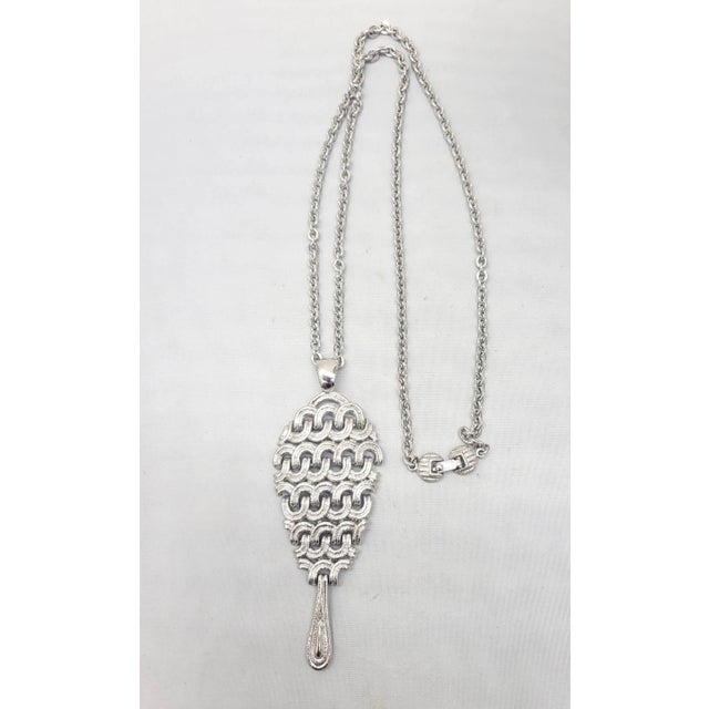 Vintage 1970s Signed Monet Rhodium Articulated Pendant Necklace For Sale - Image 10 of 10