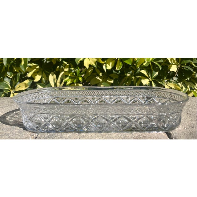 Decorative cut sunburst pattern on the bottom and a diamond and wedge cut pattern on the sides.