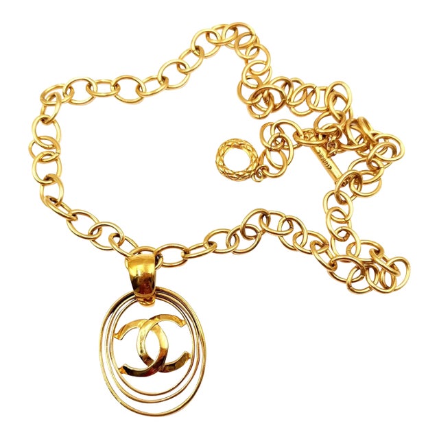 Chanel Vintage Gold Plated CC 3 Rings Large Pendant Chain Long Necklace For Sale