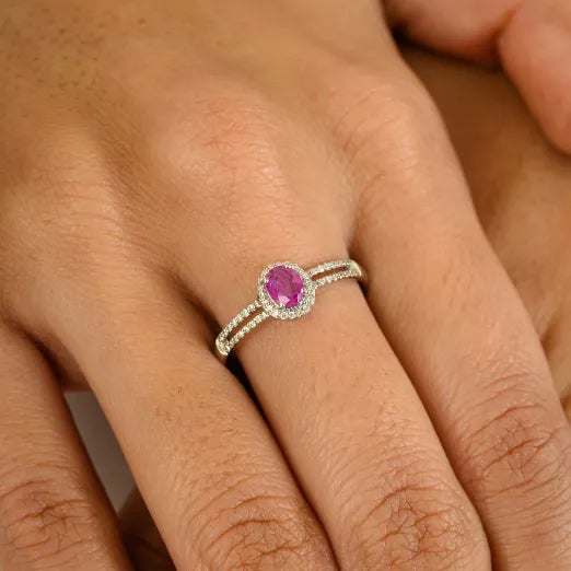 14k White Gold Genuine Oval Ruby Diamond Halo Split Band Ring Size 5.5 For Sale In New York - Image 6 of 11