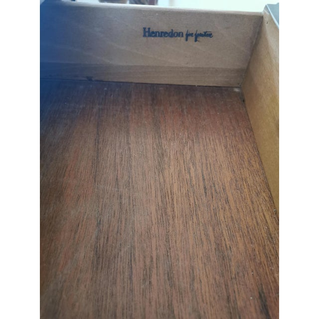 1960s Vintage Henredon Nightstand Side Table, Mid Century Modern Campaign Bedside Table, Brass Pulls For Sale - Image 10 of 10