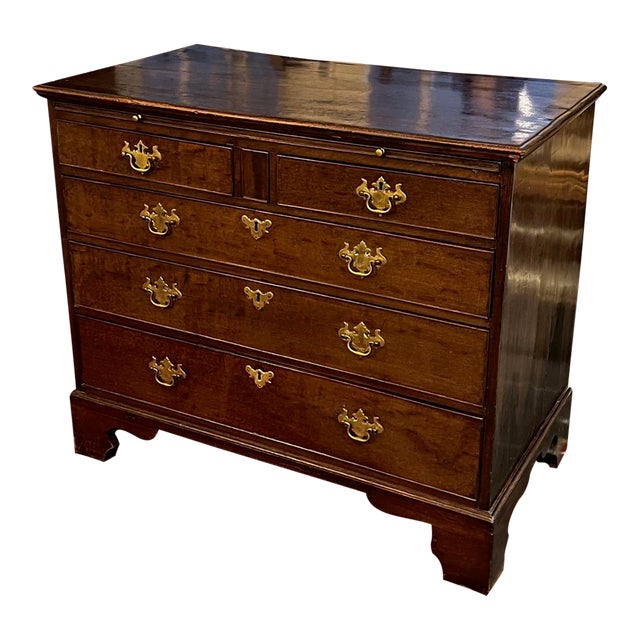 1780 George III Chest of Drawers on Bracket Feet With Brushing Slide & Secret Sovereign Drawer For Sale