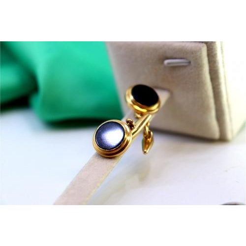 Yellow gold cufflinks with circular onyx and surrounding strips. Metal: Gold. Origin: Portuguese. Brand: Dragão. Weight:...