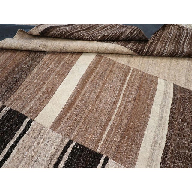 Brown Galerie Shabab Collection Mid-20th Century Turkish Flatweave Kilim Room Size Carpet For Sale - Image 8 of 8