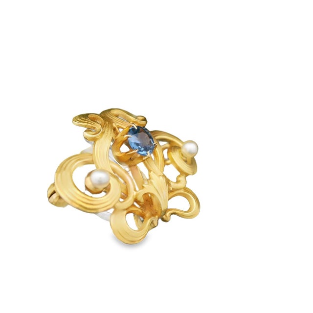 This gorgeous brooch/watch holder is made in 14k yellow gold with pearls and sapphire. The elegant design is made up of a...
