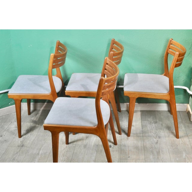 Uldum Møbelfabrik Danish Model U20 Chairs by Johannes Andersen for Uldum, 1960s, Set of 4 For Sale - Image 4 of 12