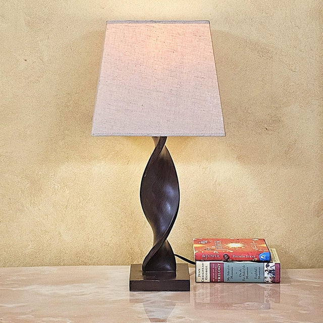 Vintage Mid-Century Modern Sculptural Twisted Spiral Wood-Look Resin Table Lamp For Sale - Image 10 of 18