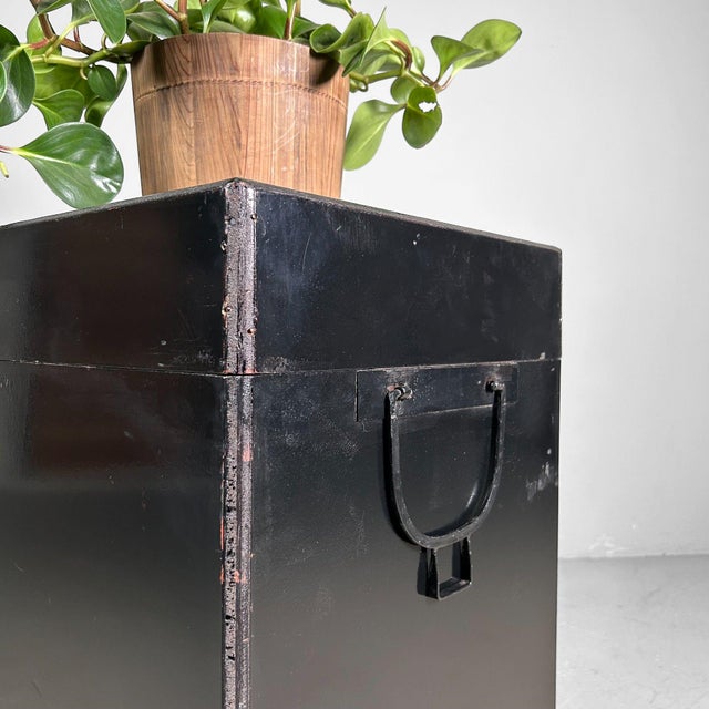 Mid-Century Modern Japanese Traditional Storage Box, 1980s For Sale - Image 3 of 13