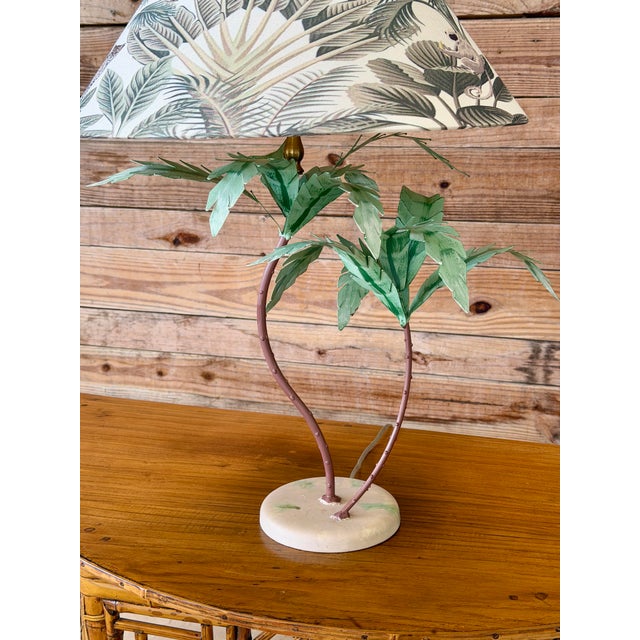 Traditional Vintage Sculptural Palm Tree Tole Lamp With Tropical Jungle Shade For Sale - Image 3 of 12