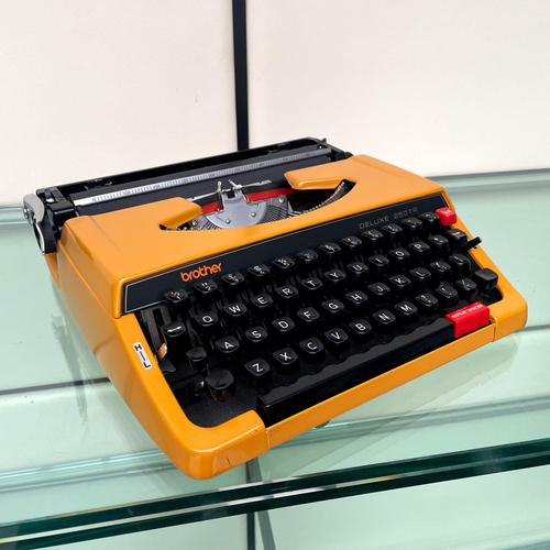 Yellow Deluxe 250TR Typewriter with Case from Brother, 1970s For Sale - Image 13 of 13