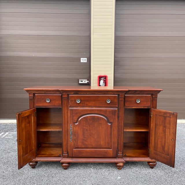 Nichols & Stone 21st Century Nichols & Stone Traditional Maple Country Estates Credenza or Sideboard For Sale - Image 4 of 13