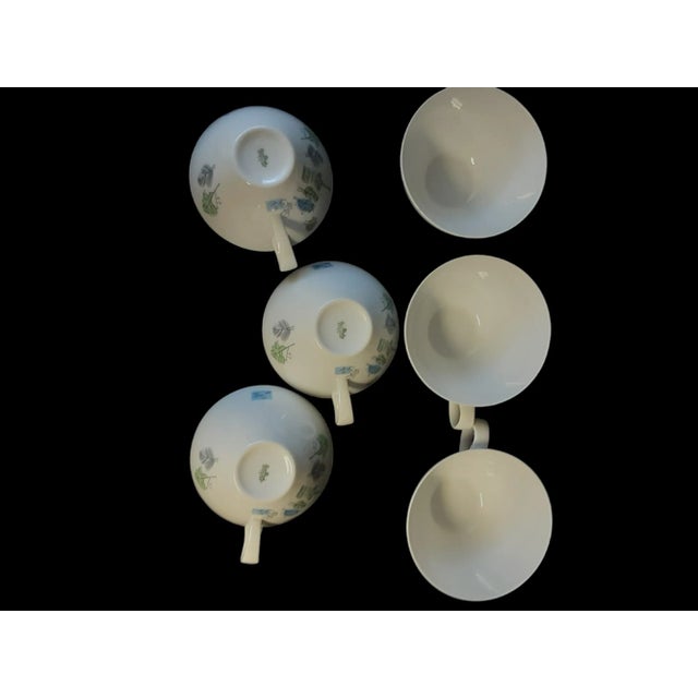 Antique White Mid 20th Century Rosenthal Elsa Fischer-Treyden Cups, Saucers and Crumpet Plates- 18 Pieces For Sale - Image 8 of 10