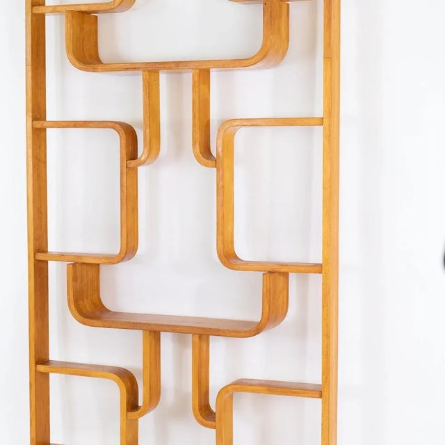 Made made of curved plywood and coated with Rüster Furnier. The surface is oiled. The object can be used both as a room...