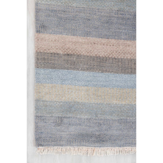 Light Gray 4' x 6' Savannah Hand Knotted Modern Light Blue,Gray Wool & Silk Rug For Sale - Image 8 of 18