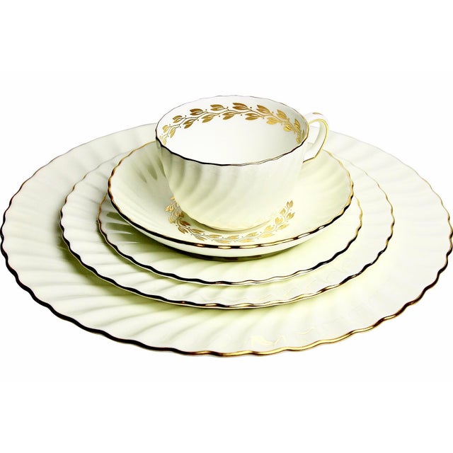 Minton 1950s Midcentury Minton Bone China Dinner Service for 12 Settings, 67 Pieces For Sale - Image 4 of 8