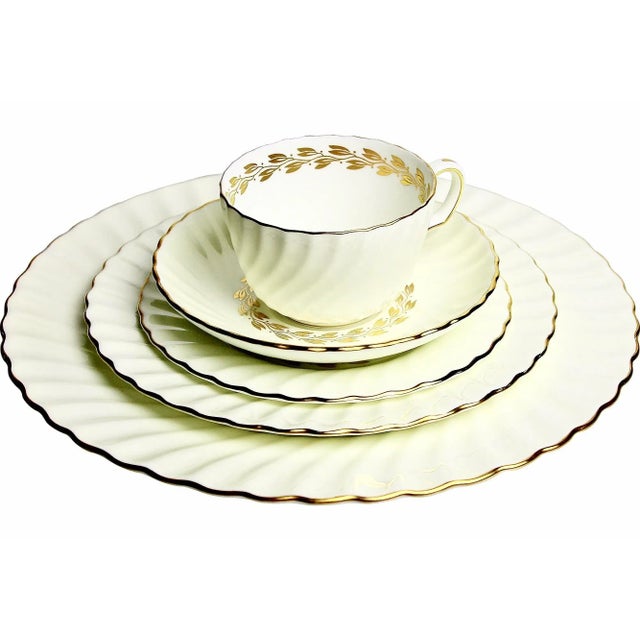 Minton Mid 20th Century 1950s Minton Bone China Dinner Service for 12 Settings, 67 Pieces For Sale - Image 4 of 8