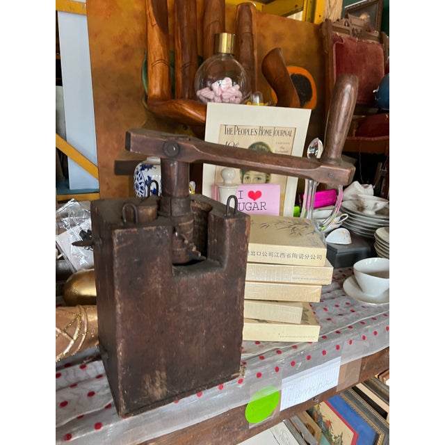 Up for consideration is a beautiful large wooden shelf grinder. This would look lovely in your home and it is a great find...