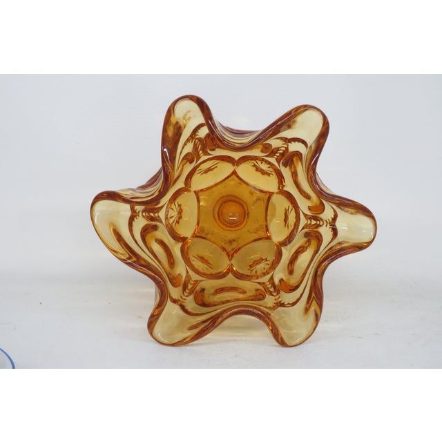 Mid 20th Century L E Smith Glass Moon and Stars Amber Pedestal Ruffle Compote Dish 5600b For Sale - Image 5 of 12