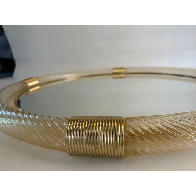 2020s Luxury Round “Torciglione” Gold Murano Glass Wall Mirror in Barovier Style For Sale - Image 5 of 9