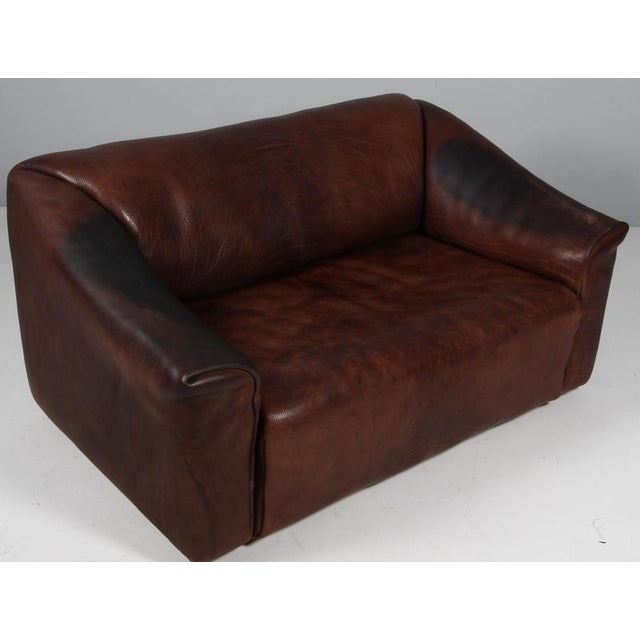 Highly comfortable ds47 sofa patinated leather by de sede. The design is simplistic, yet very modern. A tight and cubic...