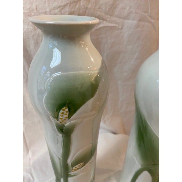 White Maitland Smith Set of 2 Hand Painted Vintage Vases For Sale - Image 8 of 11