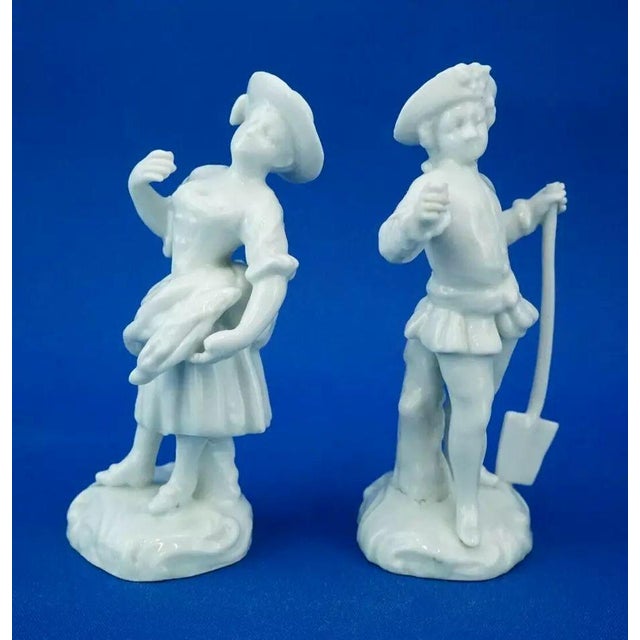 Man: Height: 11 cm; Width: 7 cm; Depth: 4 cm; Woman: Height: 10.5 cm; Width: 5 cm; Depth: 4.5 cm; Total Weight: 0.188 kg...