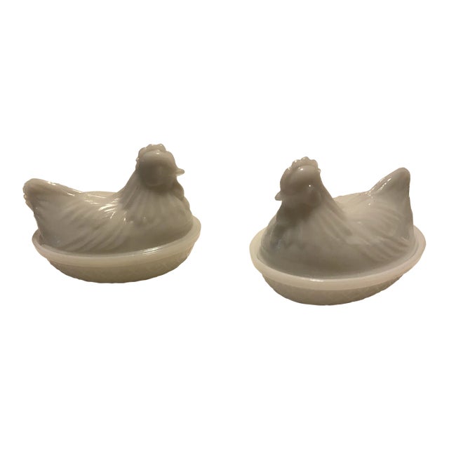 1930s Hazel-Atlas Small Hen on Nest, Milk Glass or Plantonite - Set of 2 For Sale