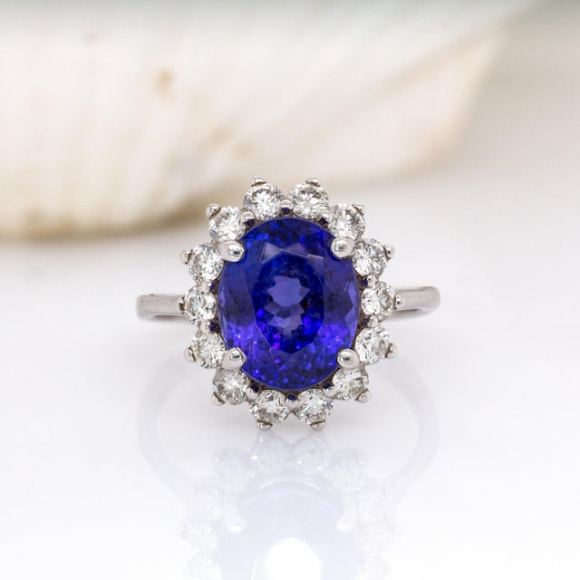 4.4cts Tanzanite Ring W Earth Mined Diamond Accent in 14k White Gold | Ov 10x8mm For Sale - Image 4 of 7