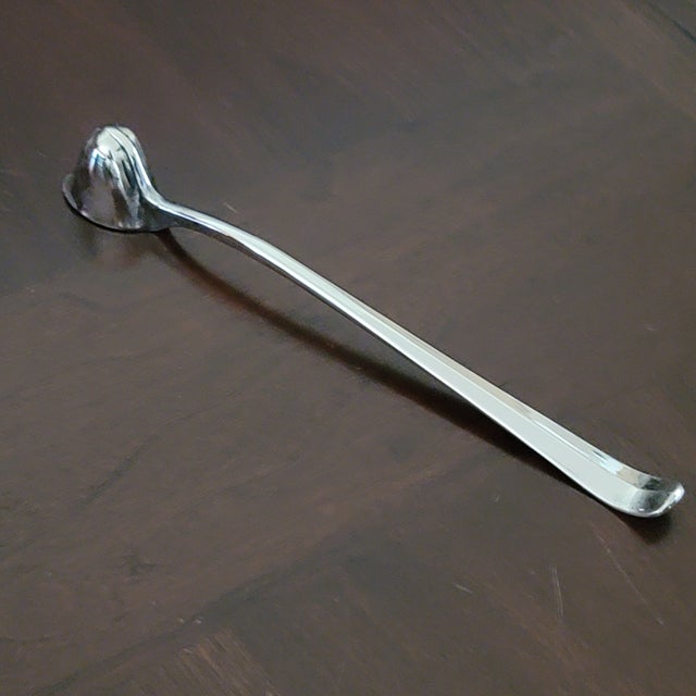 Vintage Leonard Silverplate Candle Snuffer Made in Italy Measures approx 9.5" long Has a little bit of wax inside which...