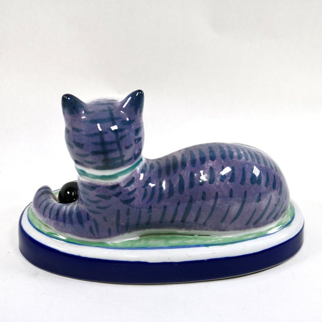 Vintage Staffordshire Recumbent Cat Mantle Statue Figurine Right Facing For Sale - Image 4 of 9