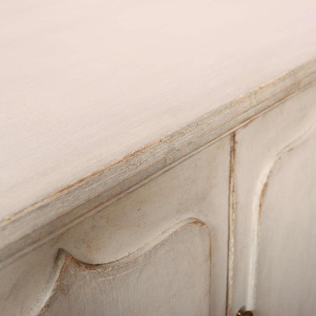 English Breakfront Dresser Base in Pine For Sale - Image 13 of 14