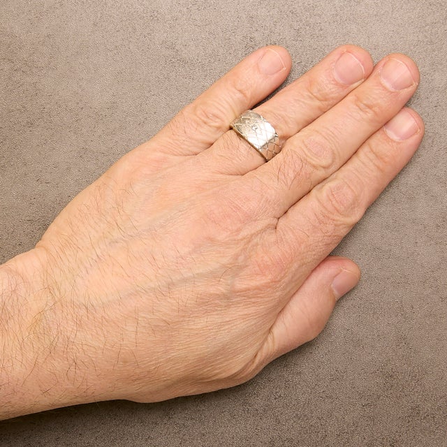 Early 21st Century Sterling Silver Diamond Accent Geometric Band Ring - Size 7 For Sale - Image 5 of 6