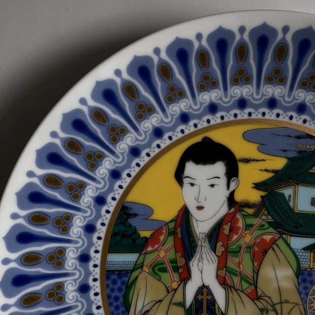 Wonderful Noritake Christmas plate in a limited edition. Here is the plate no. 2827/3000 The plate is unused in the...