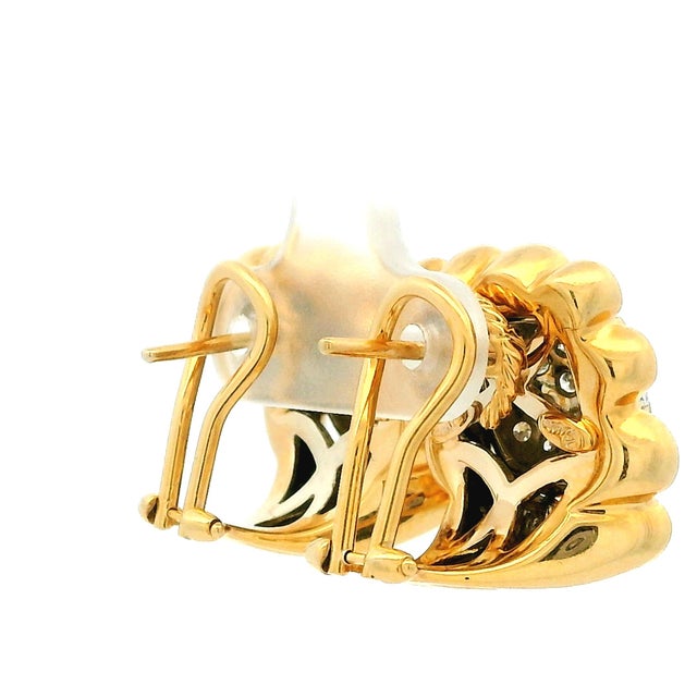 1980s Pair of Primoro Italian 18k Gold Pavé Diamond Earrings, 1980s For Sale - Image 5 of 17