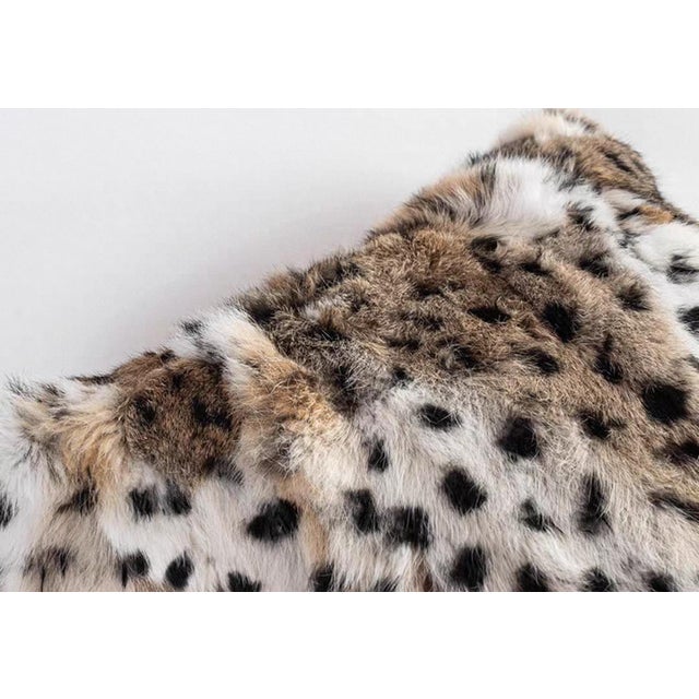 White 18英寸豹纹人造毛皮枕头 For Sale - Image 8 of 9