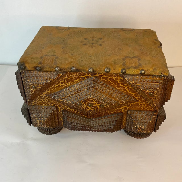 American Early 20th Century Folk Art Americana Tramp Art Star Design Ottoman Footstool. For Sale - Image 3 of 12