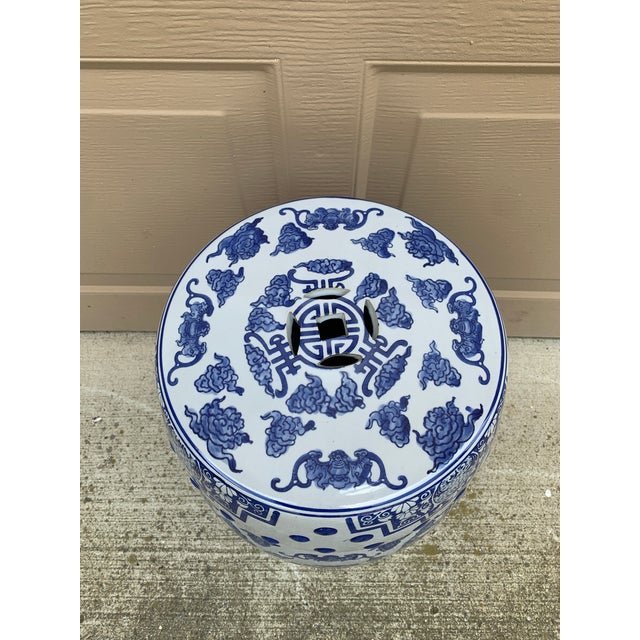 Late 20th Century Chinoiserie Blue and White Porcelain Garden Stool or Side Table For Sale - Image 4 of 12
