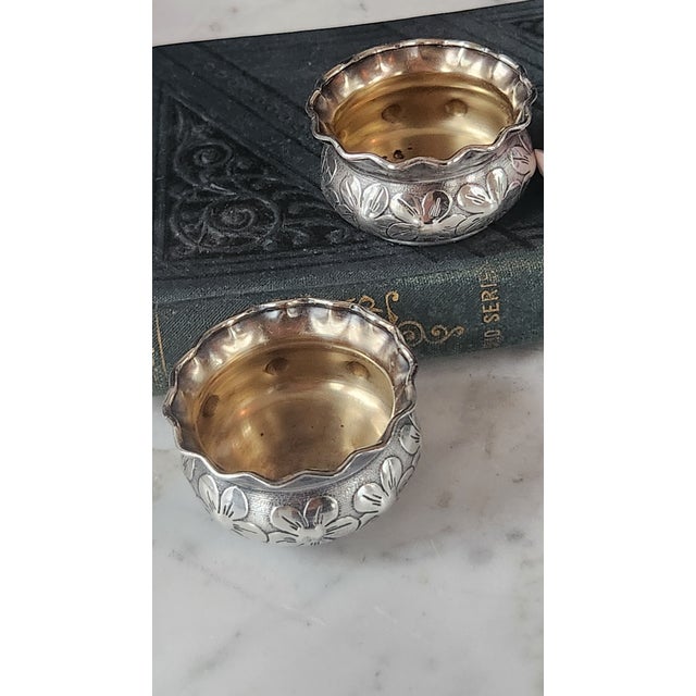 Antique Wilcox Quadruple Plate Salt Cellars – Floral Repoussé Pair, Pattern 3709, Meriden Ct For Sale - Image 15 of 17