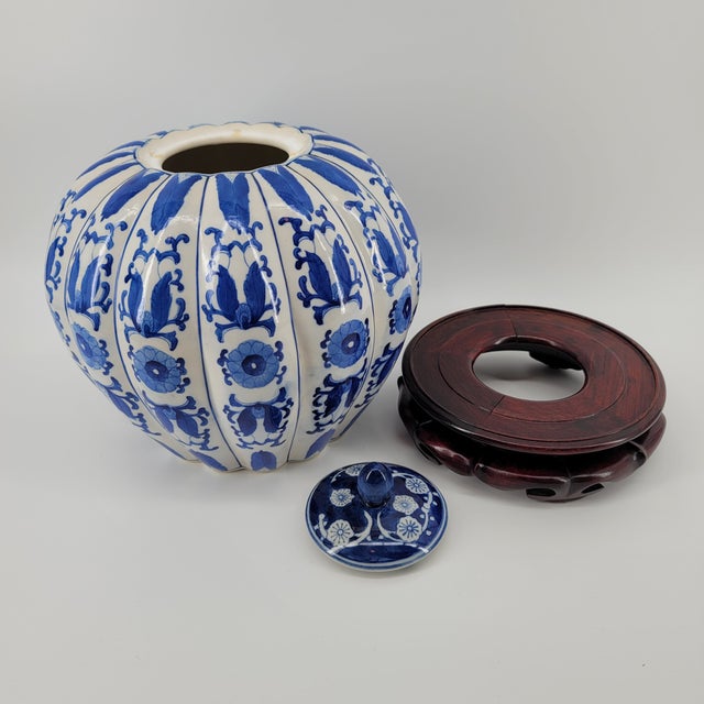 Chinoiserie Vintage Blue & White Hand-Painted Melon Ginger Jar With Carved Wood Stand For Sale - Image 3 of 15