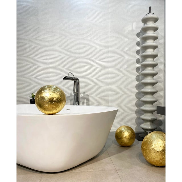 Chinoiserie Chinese Papier-Mâché Golden Sphere (8,30 In) For Sale - Image 3 of 6