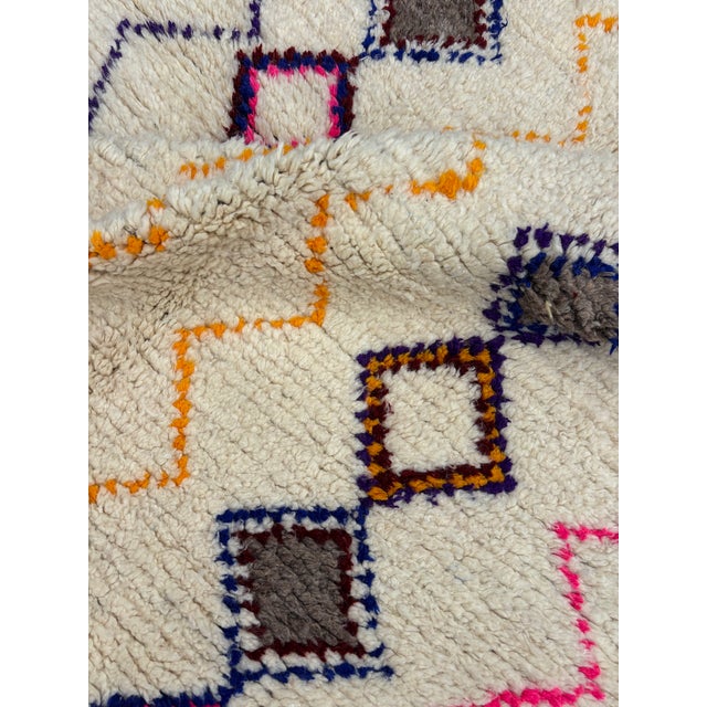 1990s Moroccan Azilal Berber Rug in Wool, 1990s For Sale - Image 5 of 10
