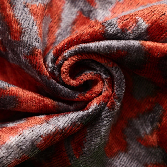 2020s Hand-Knotted Silk Velvet Ikat Pillow - 16x16 Midnight & Silver Wave For Sale - Image 5 of 8