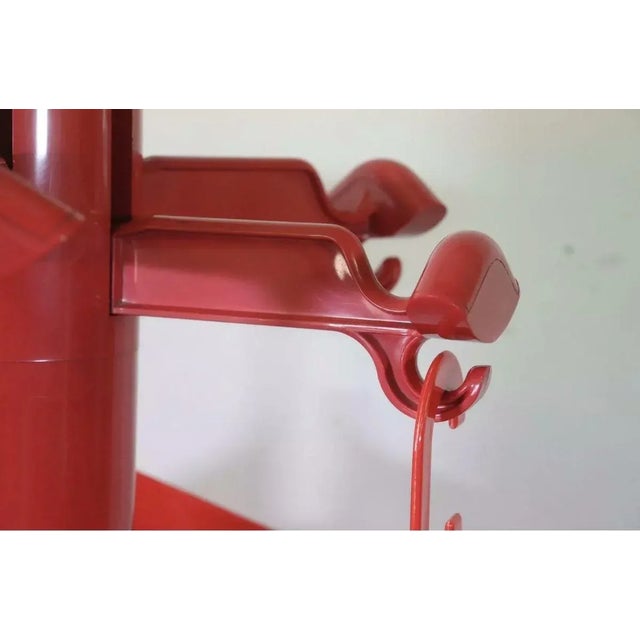 1970s Red Planta ABS Coat Stand with 2 Hangers by Giancarlo Piretti for Castelli / Anonima Castelli, 1970s For Sale - Image 5 of 15