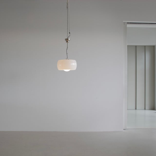 Artemide Omega Pendant Lamp by Vico Magistretti for Artemide, 1962 For Sale - Image 4 of 9